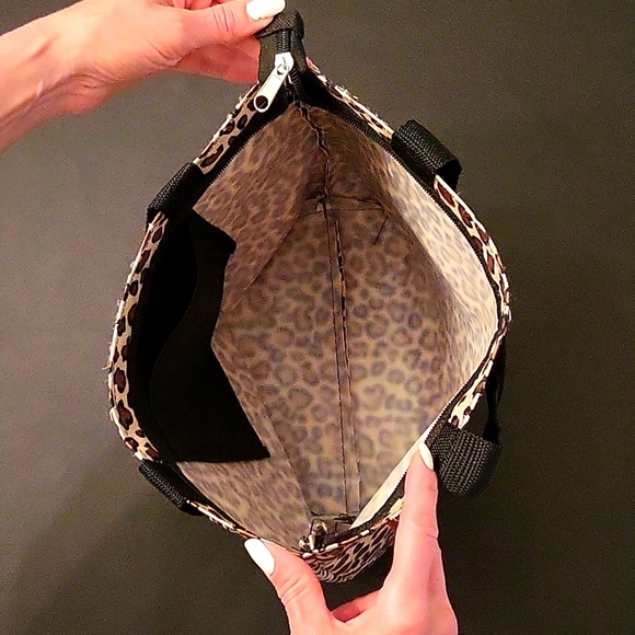 NWOT Leopard Vinyl Mid-sized Tote/Lunch Bag! - Picture 8 of 10